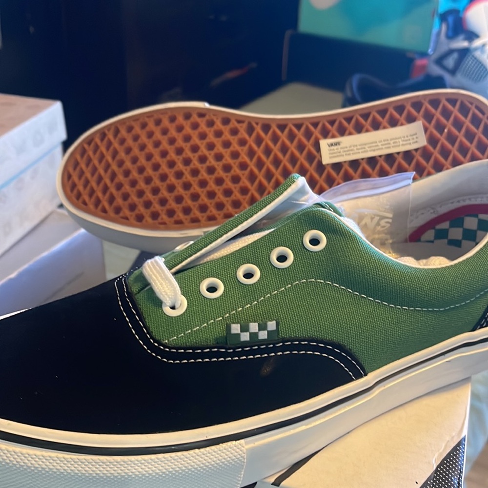 Vans - Picture 2 of 6